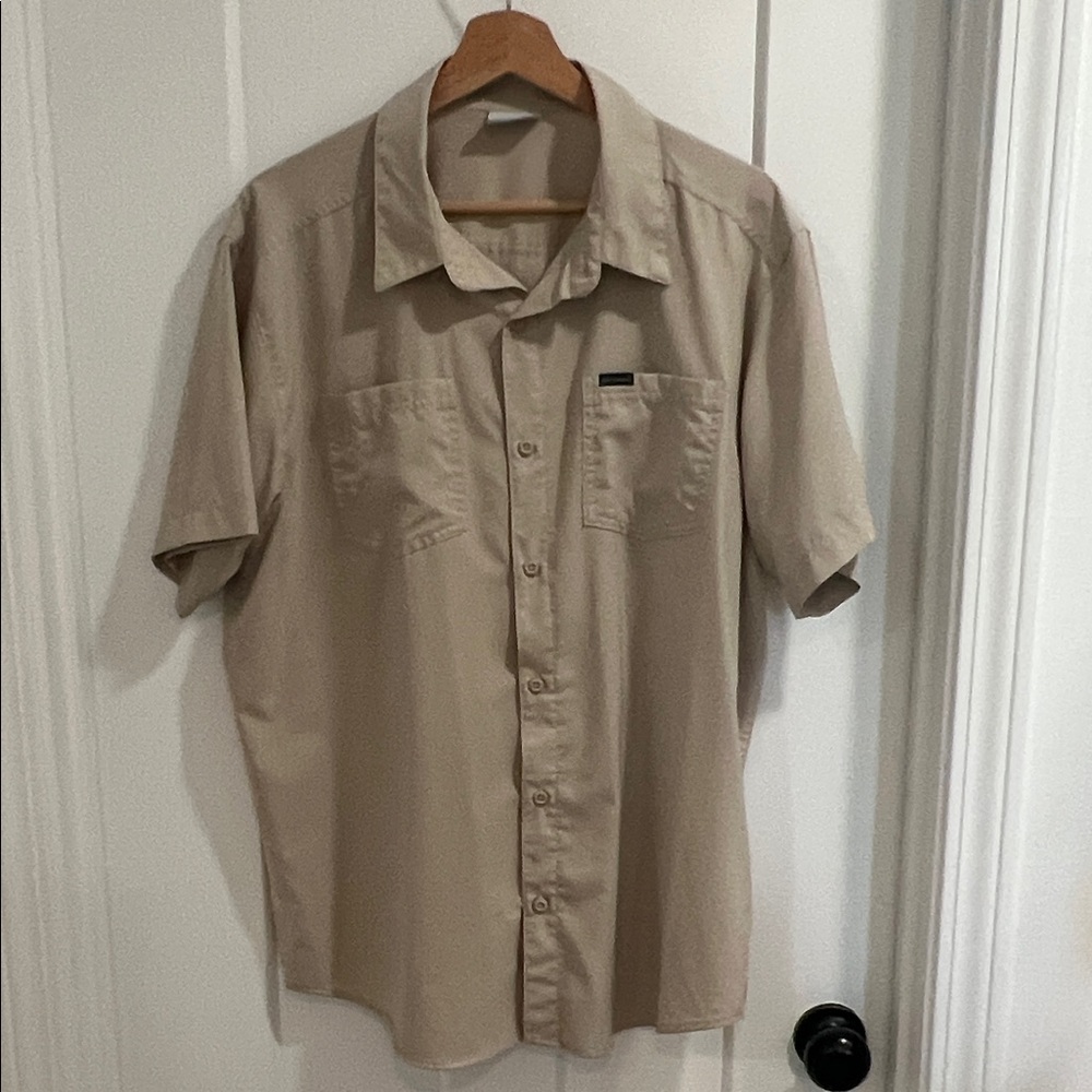 Columbia Men's Tan Short Sleeve Button Down Shirt